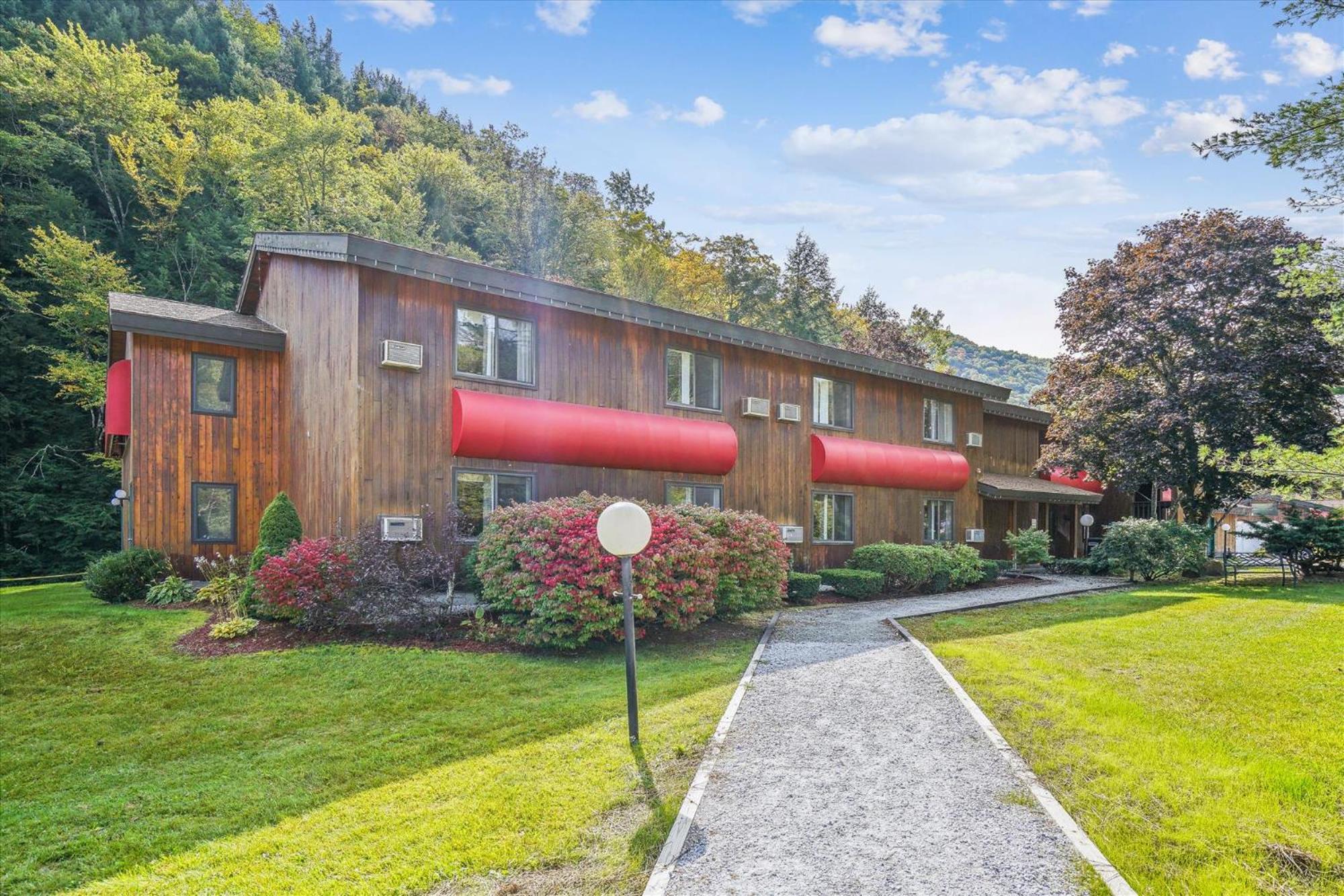 Cedarbrook Two Double Bed Hotel Room With Outdoor Heated Pool 216 基灵顿 外观 照片
